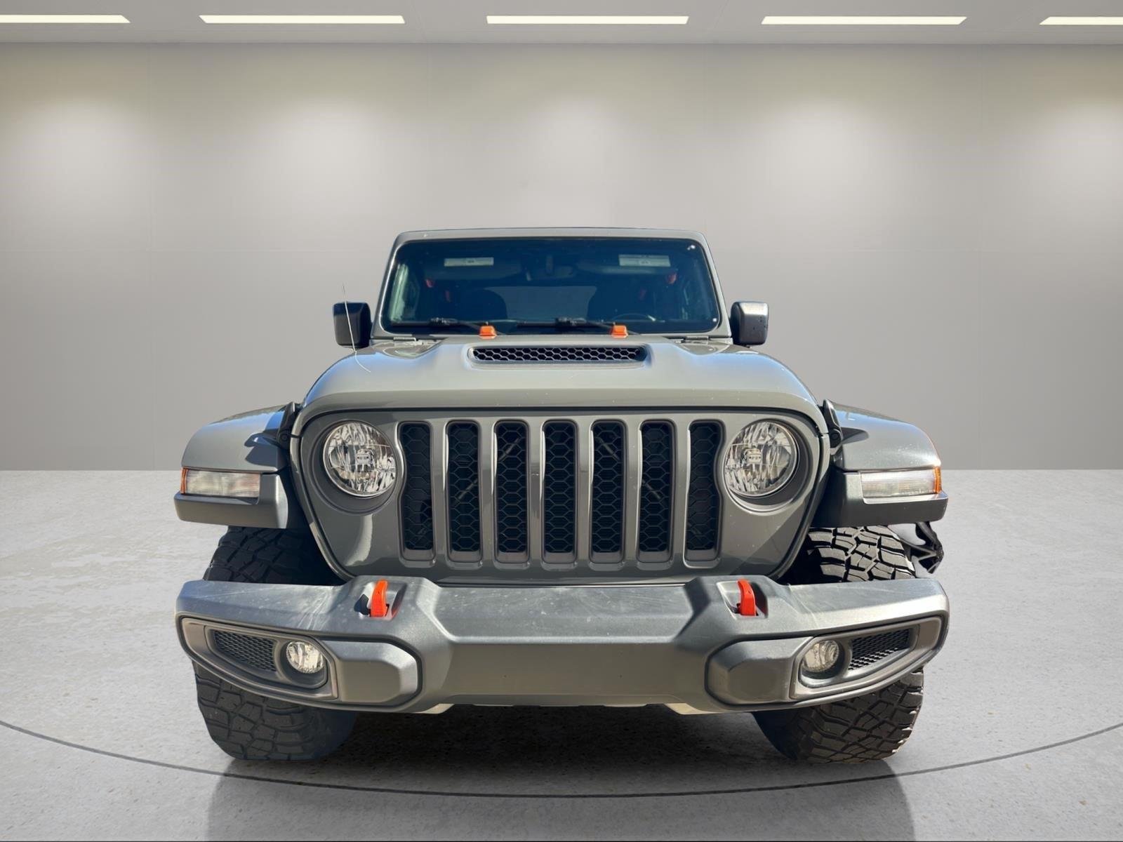 Used 2022 Sting-Gray Clearcoat Jeep Mojave image 5