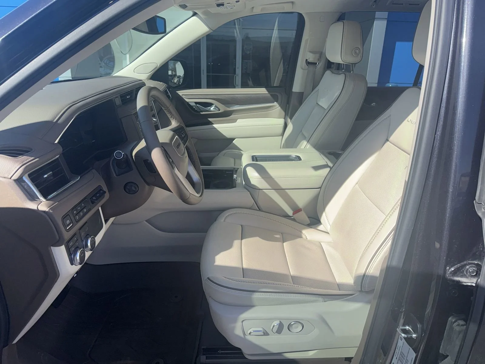 2024 GMC Yukon Denali - Photo 12