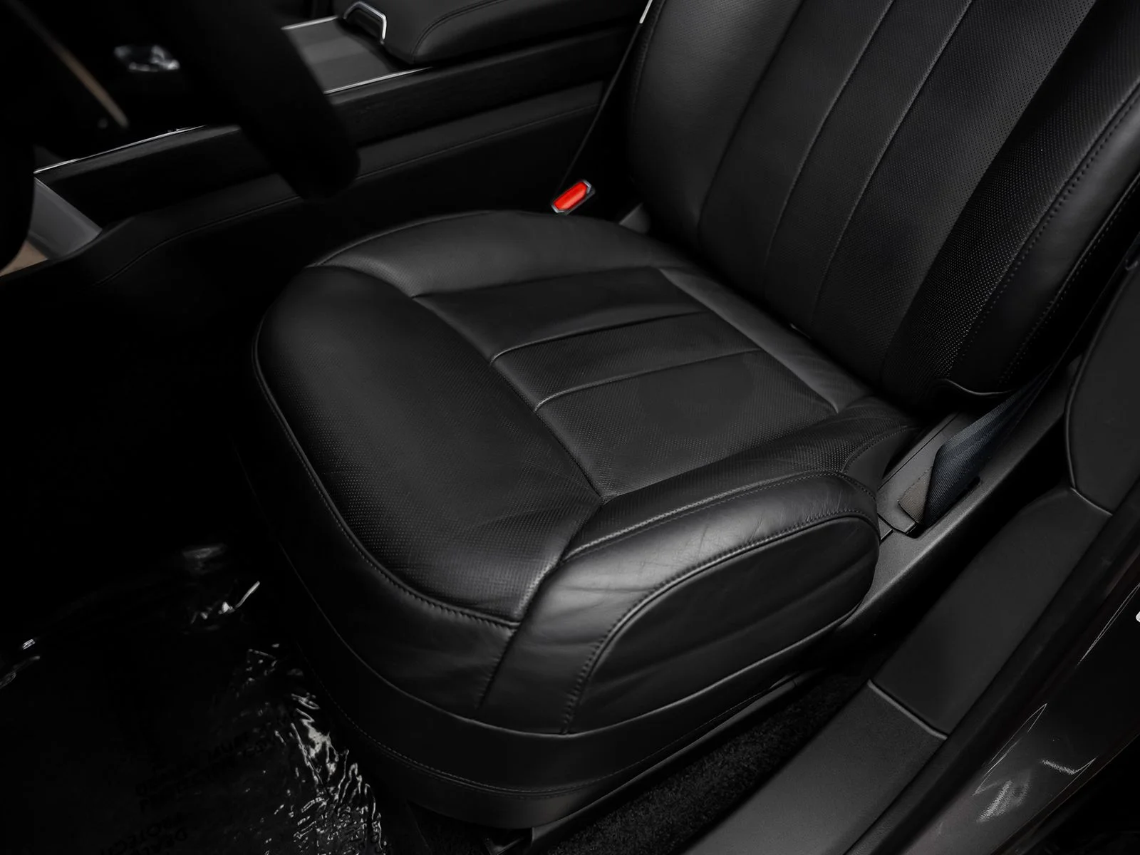 Used 2022 Green Land Rover First Edition image 32