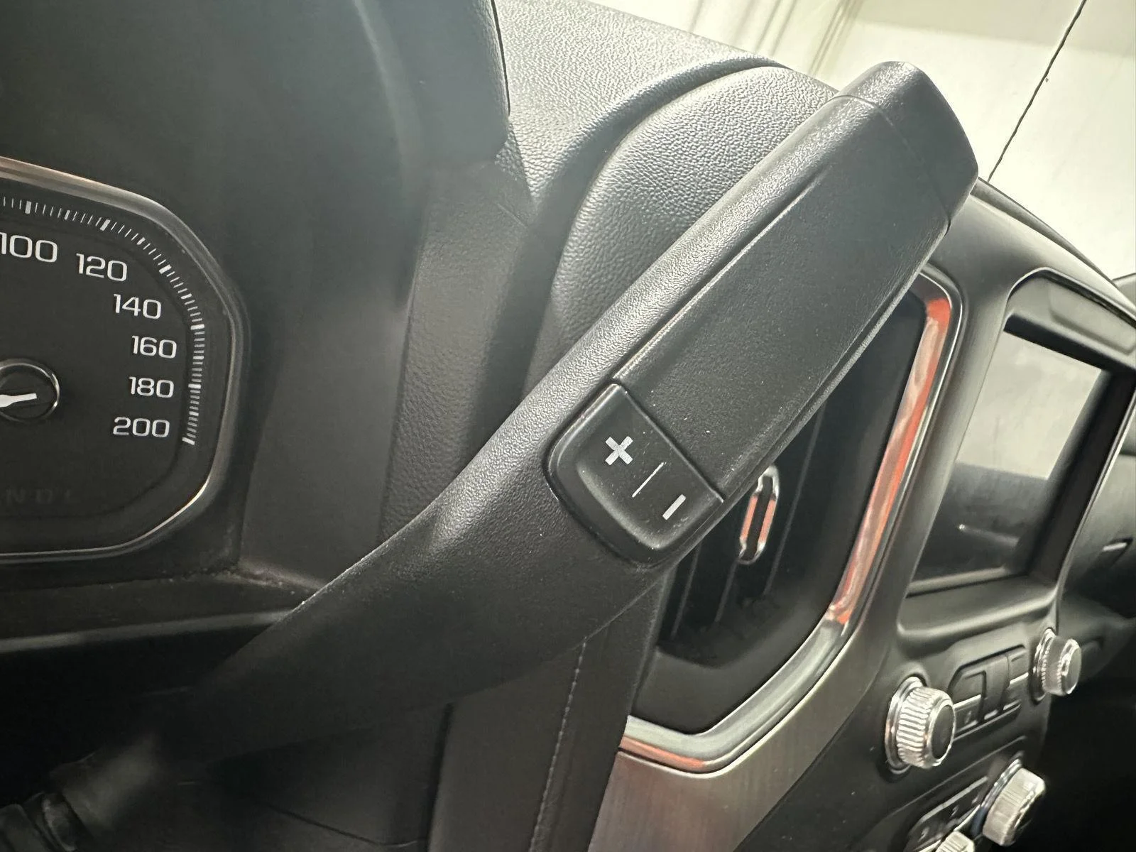 Used 2021 White Frost Tricoat GMC Denali image 15
