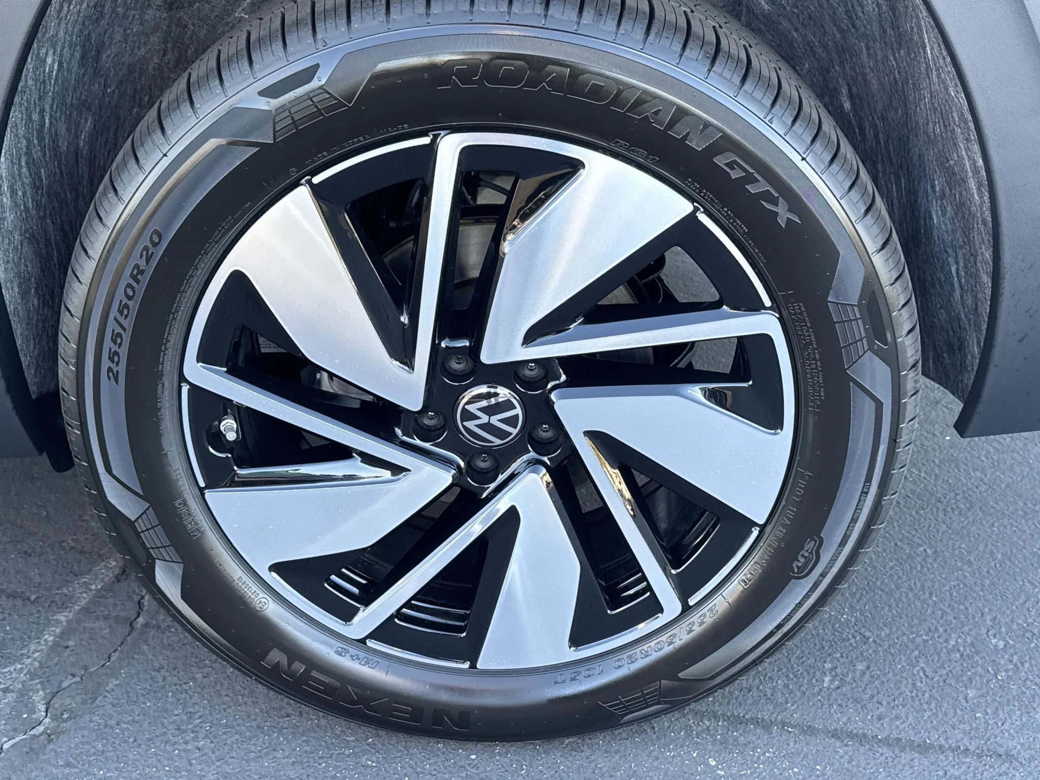 New 2026 Deep Black Pearl Volkswagen 2.0T SE w/Technology image 10