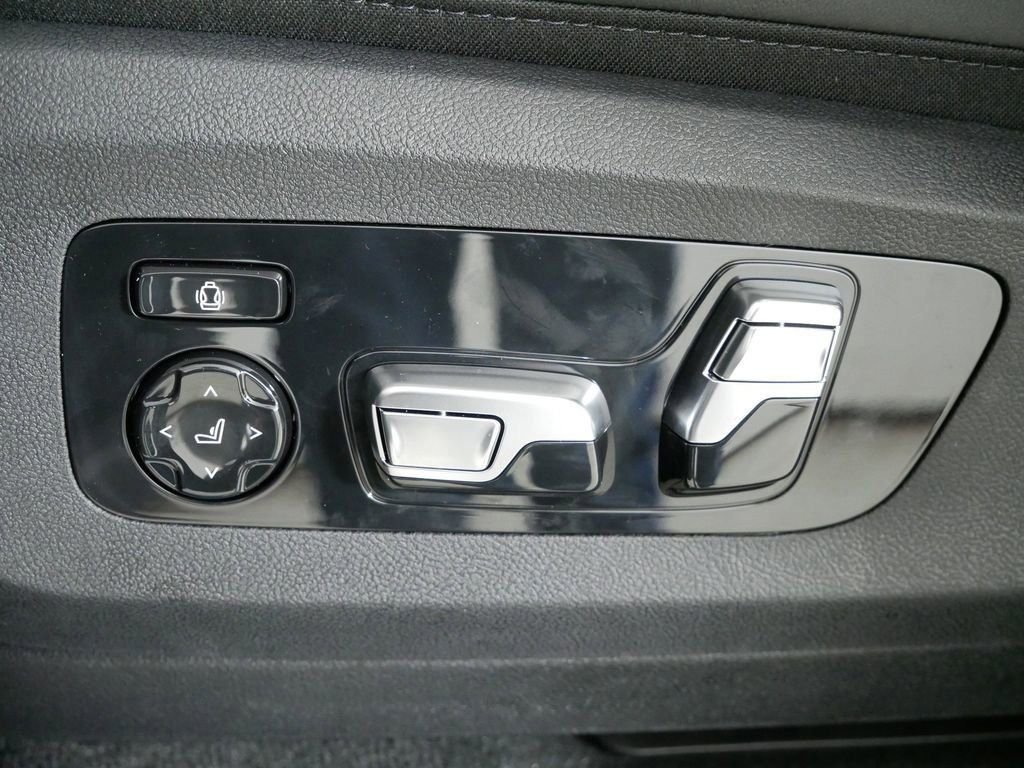 Used 2026 Black Sapphire Metallic BMW xDrive40i image 37