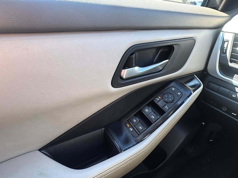 Used 2025 Scarlet Ember Tintcoat Nissan SV image 15
