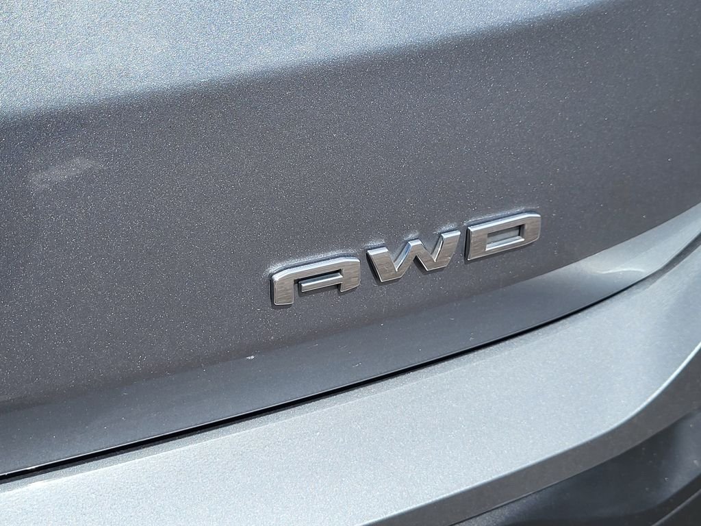 Used 2024 Sterling Metallic GMC SLE image 9