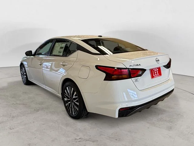 New 2026 White Nissan 2.5 SV image 3