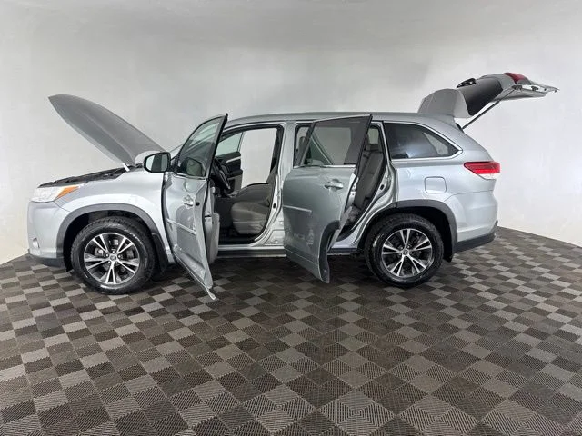Used 2018 Silver Toyota LE image 11