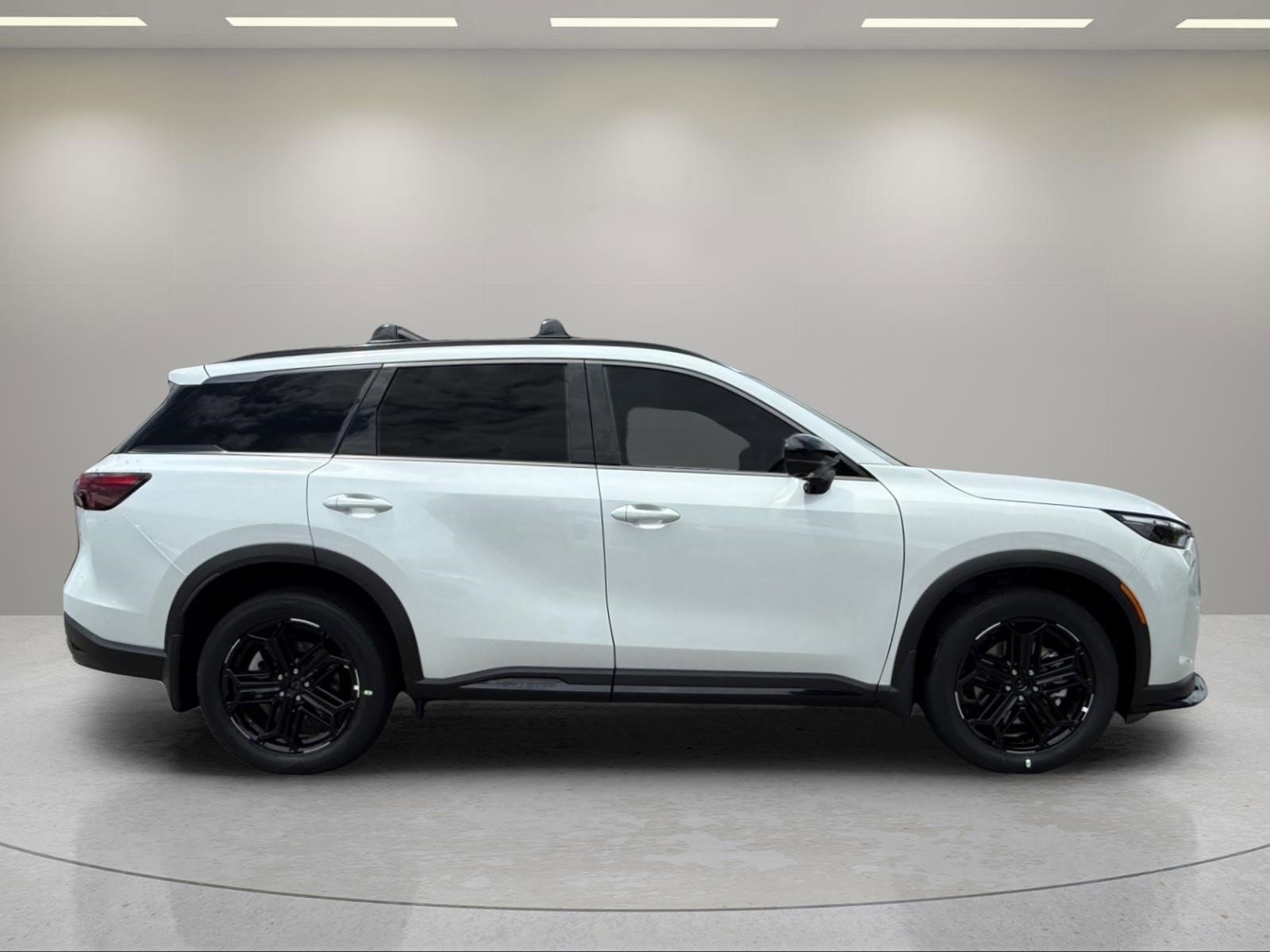 New 2027 RADIANT WHITE INFINITI Sport AWD image 4