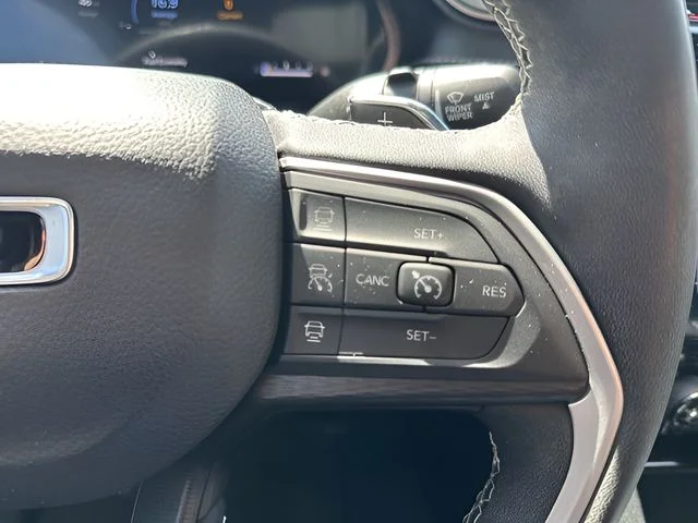 Used 2023 White Jeep Altitude image 18