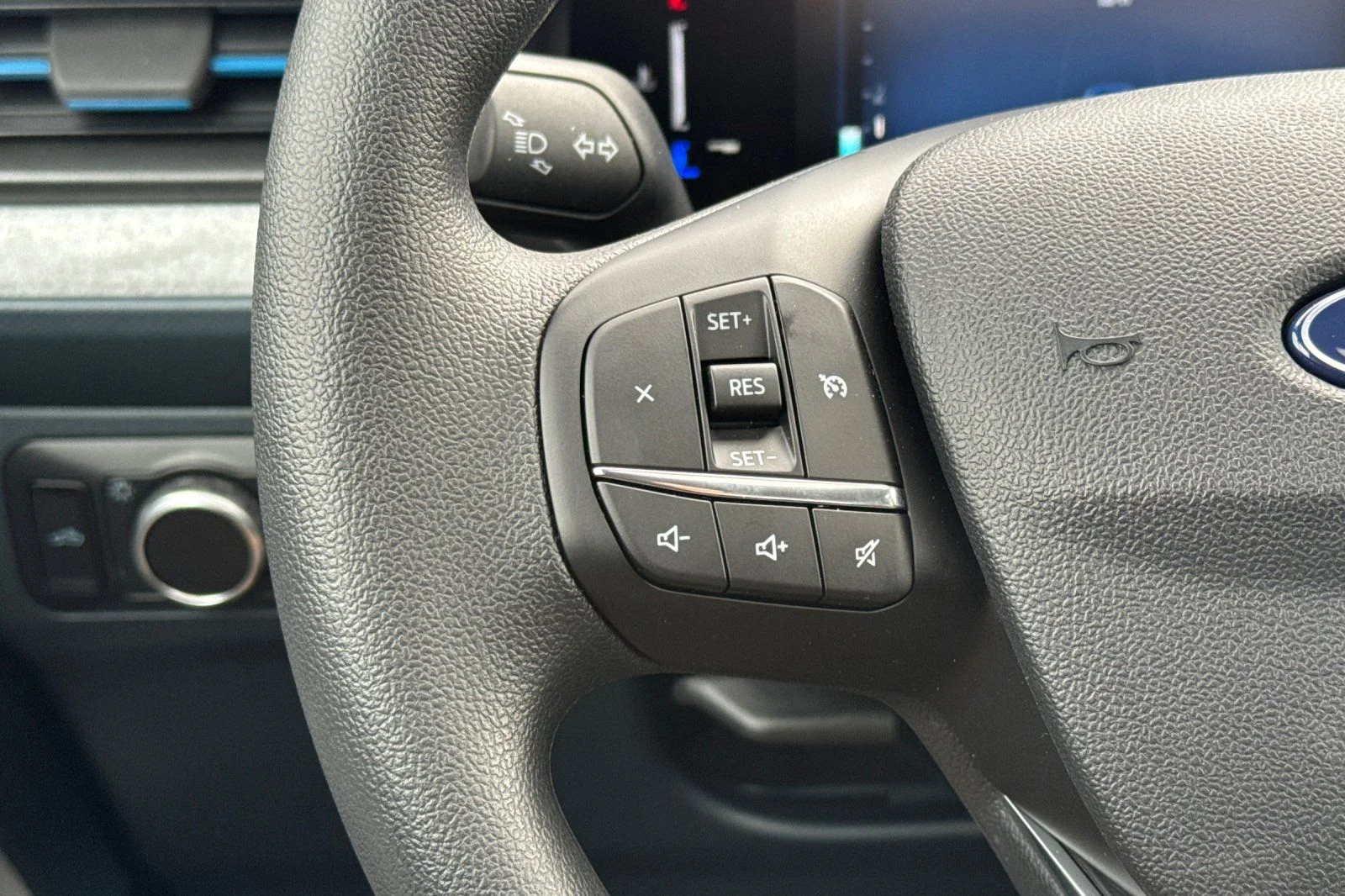 New 2026 Azure Gray Metallic Tri-Coat Ford XLT image 25