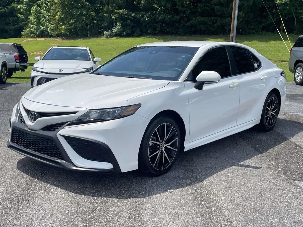 Used 2024 Ice Cap Toyota SE image 5