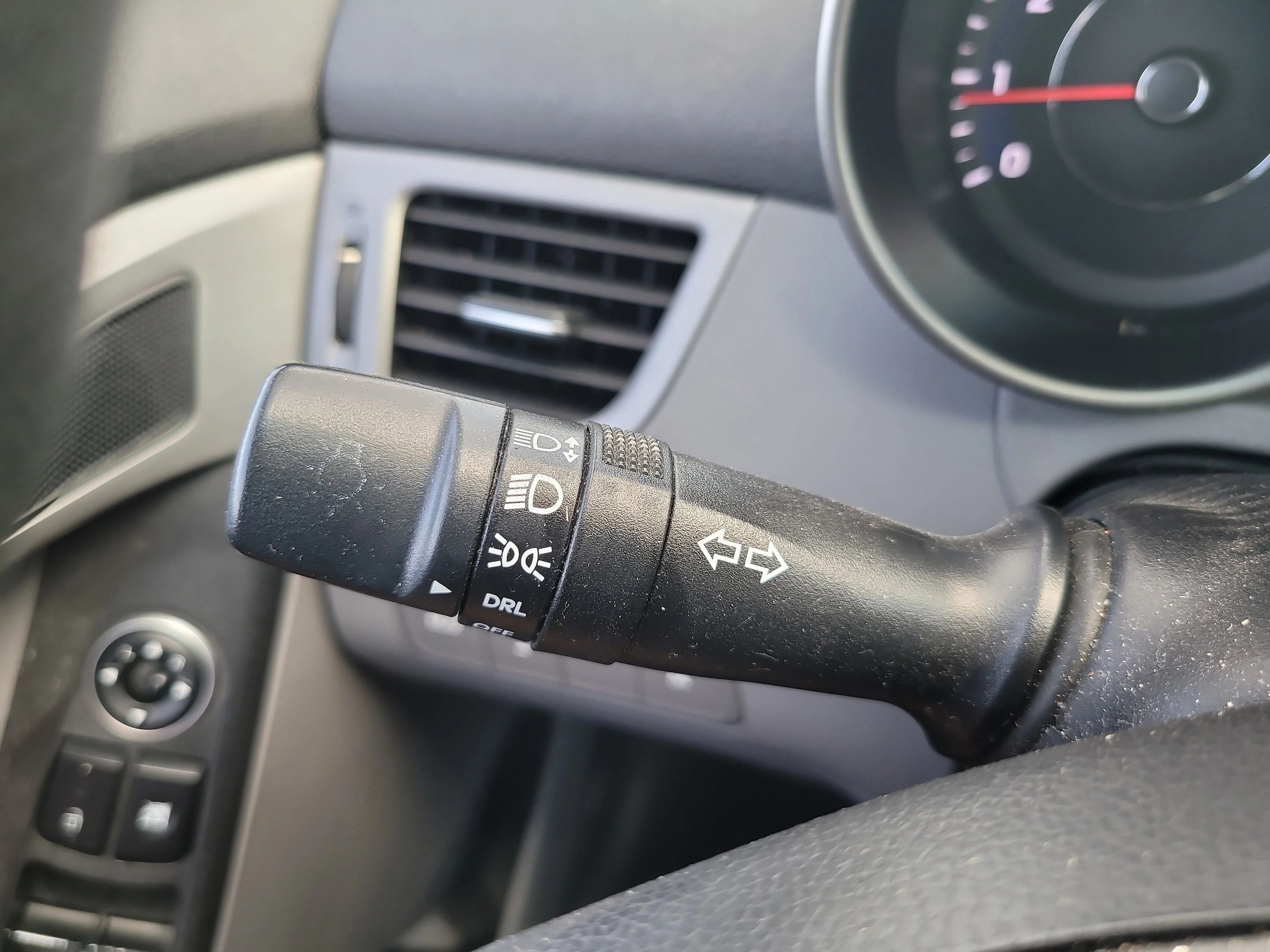 Used 2016 Shale Gray Metallic Hyundai SE image 27
