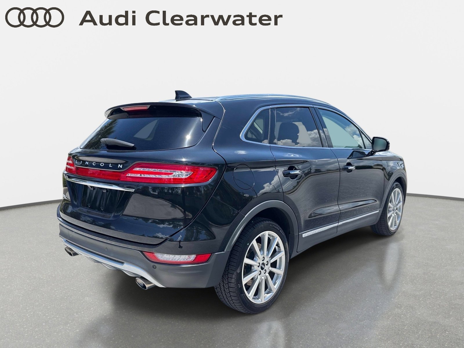 View vehicle photo 4
