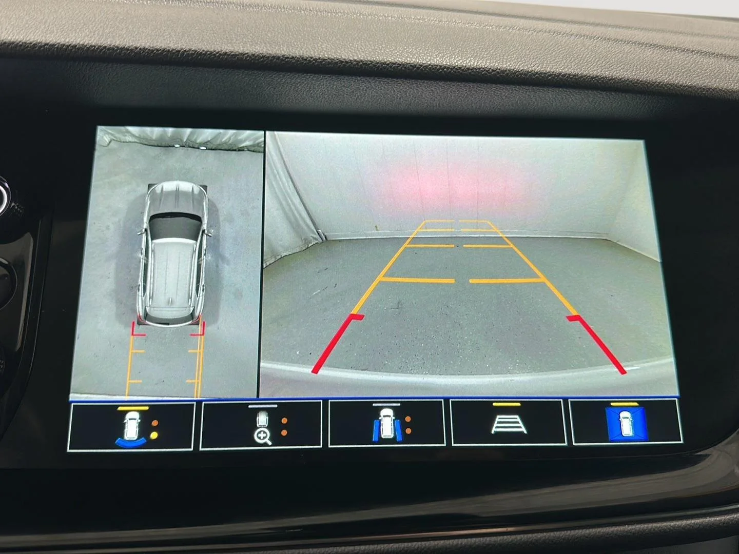 Used 2022 SUMMIT WHITE Buick Avenir image 14