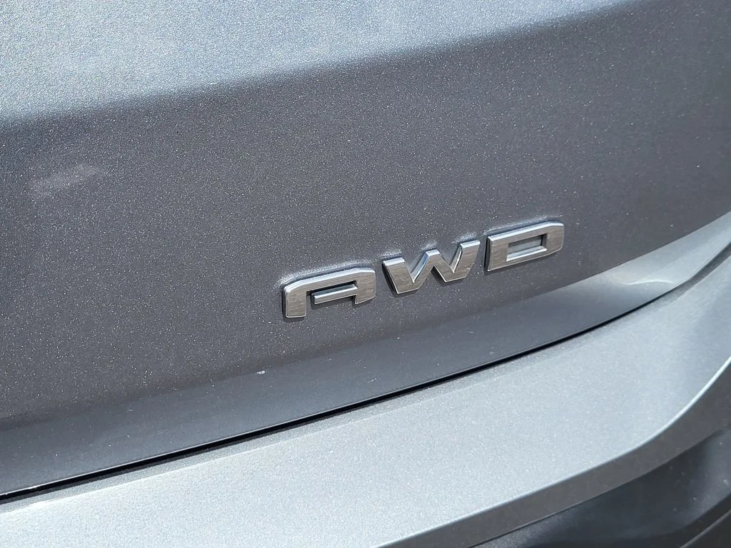 Used 2024 Sterling Metallic GMC SLE image 9