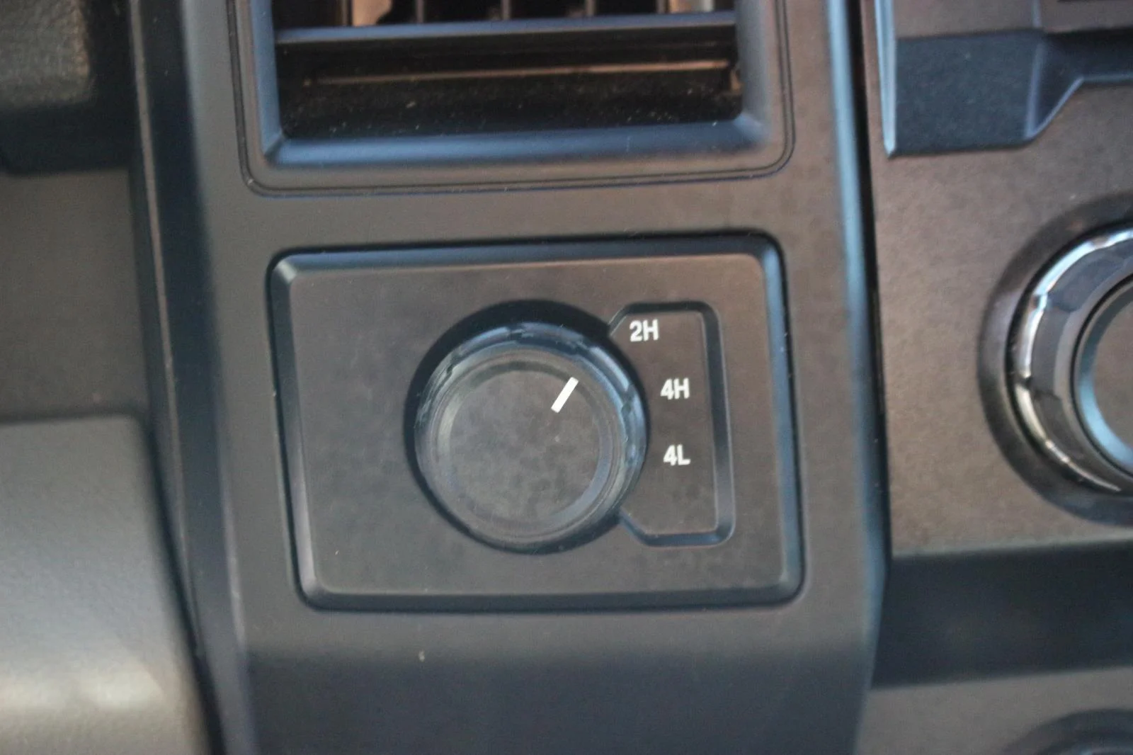 Used 2020 Grey Ford XL image 29