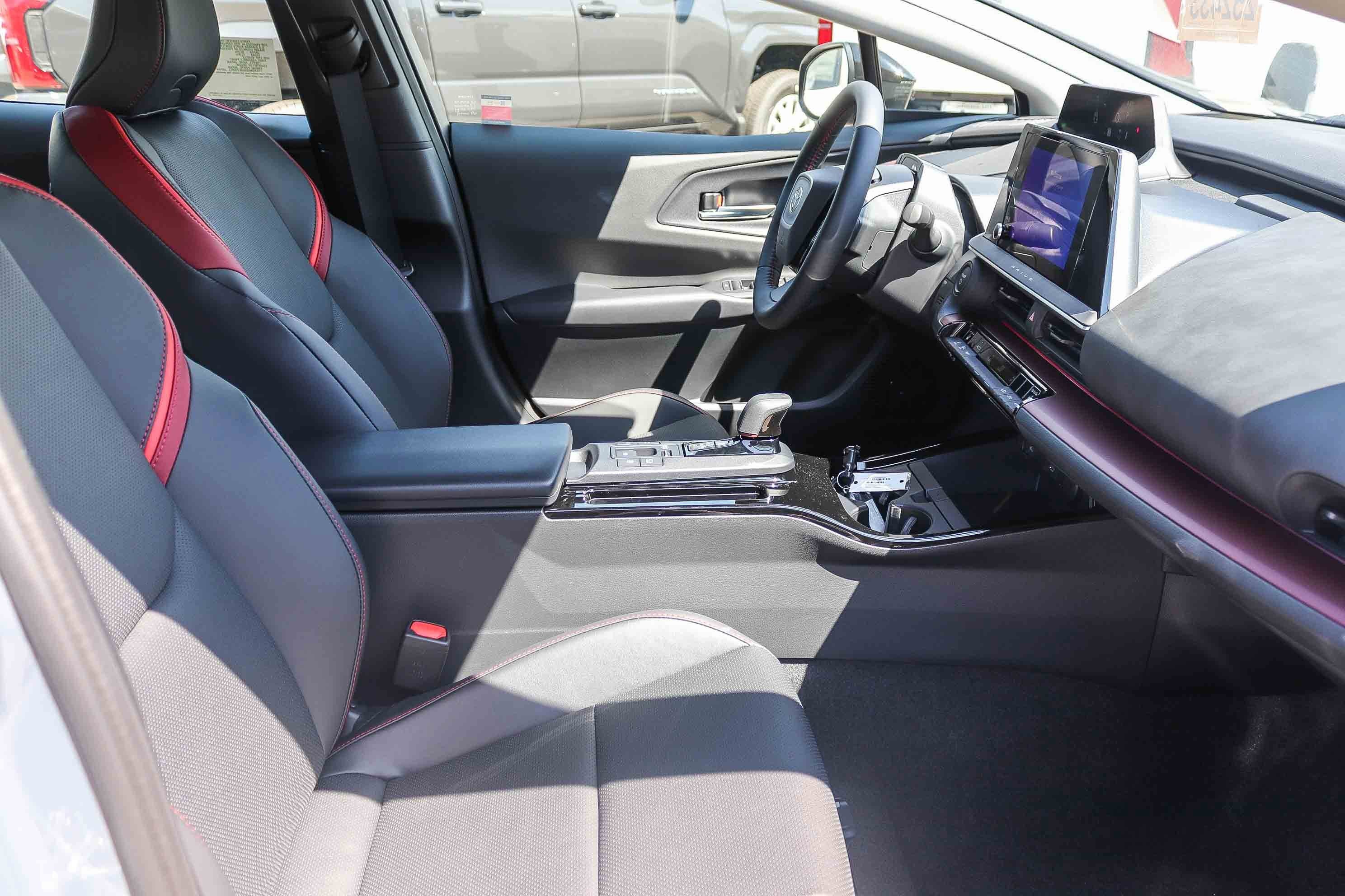 2026 Toyota Prius Plug-in Hybrid XSE - Photo 18