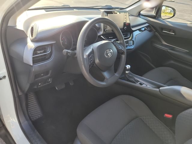 Used 2020 White Toyota LE image 16