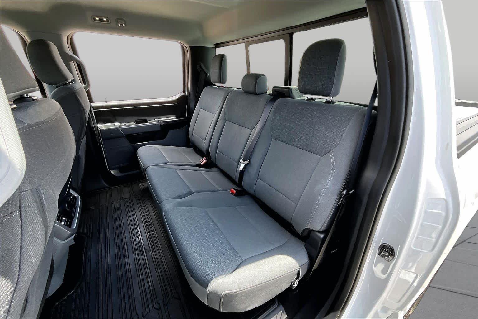 Used 2024 Oxford White Ford XLT image 19