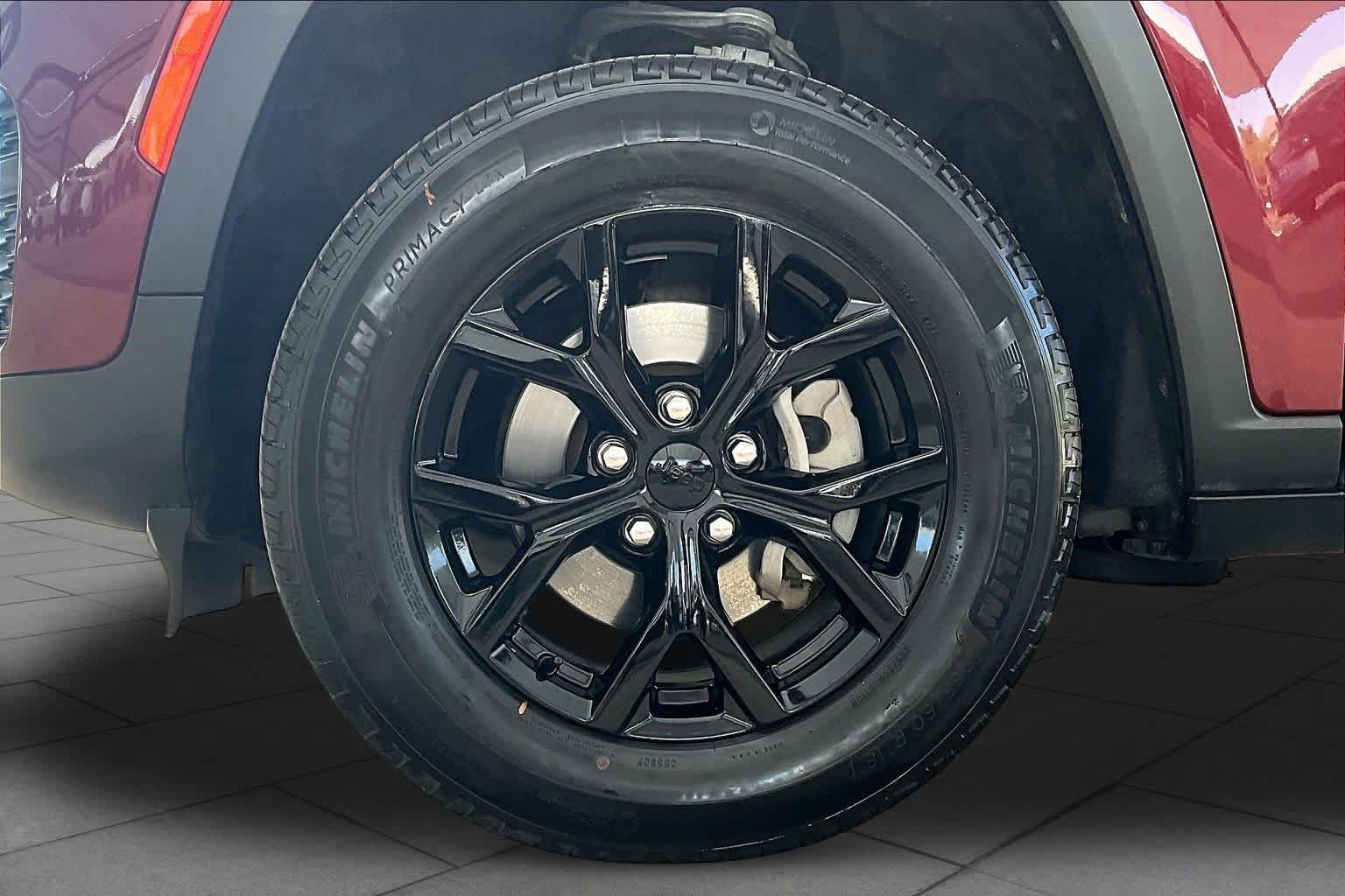 Used 2024 Velvet Red Pearlcoat Jeep Altitude image 11