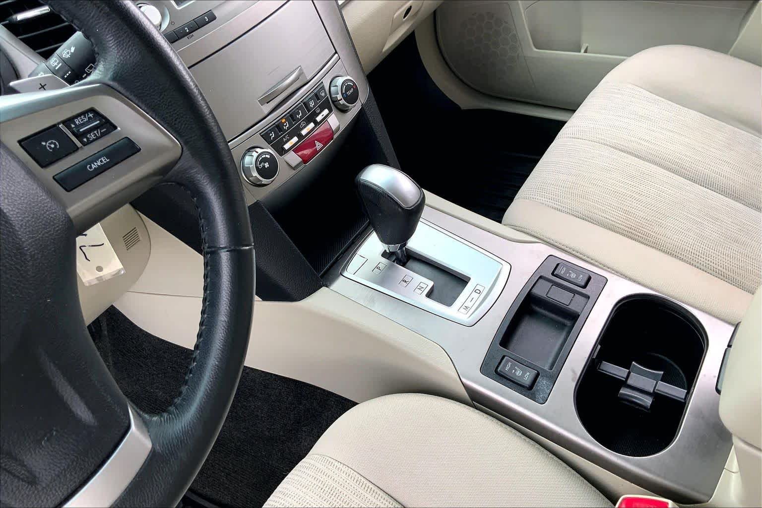 Used 2014 Satin White Pearl Subaru 2.5i Premium image 16