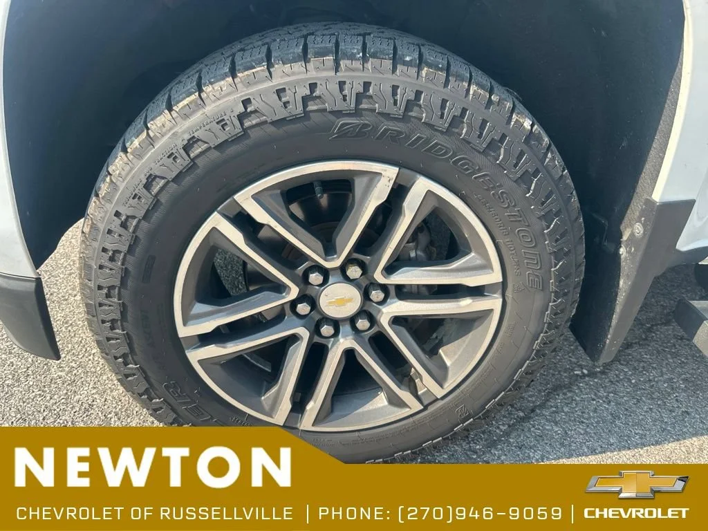 Used 2019 SUMMIT WHITE Chevrolet 4WD LT image 20