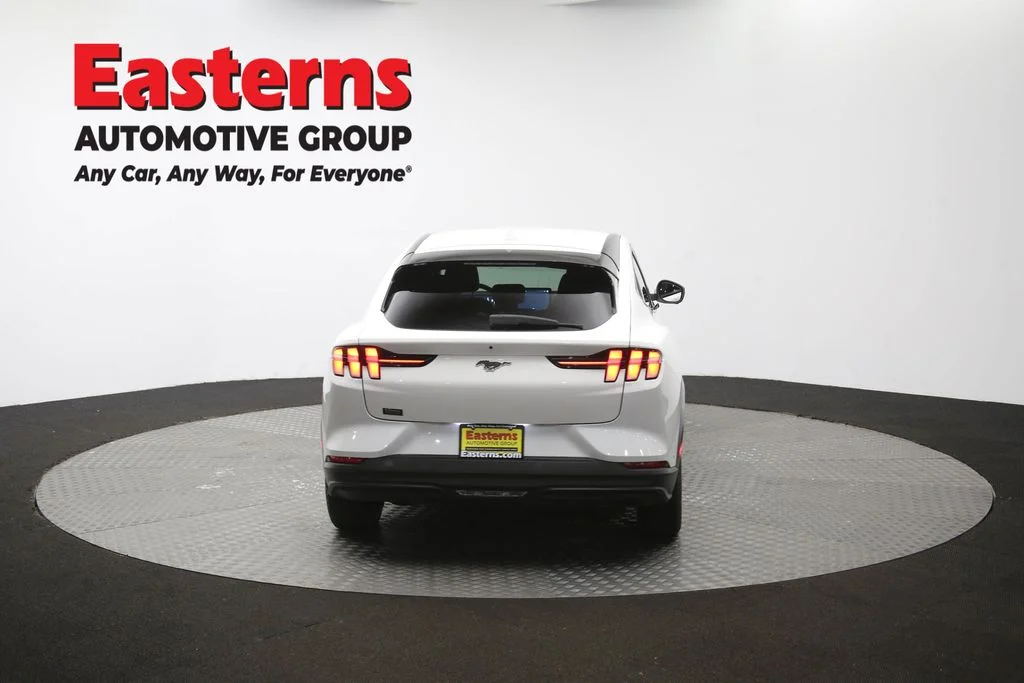 Used 2021 White Ford Select image 40