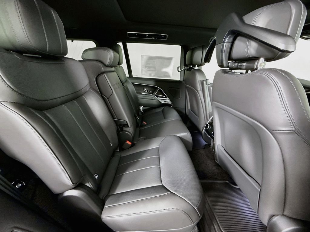 New 2026 Fuji White Land Rover SE image 29