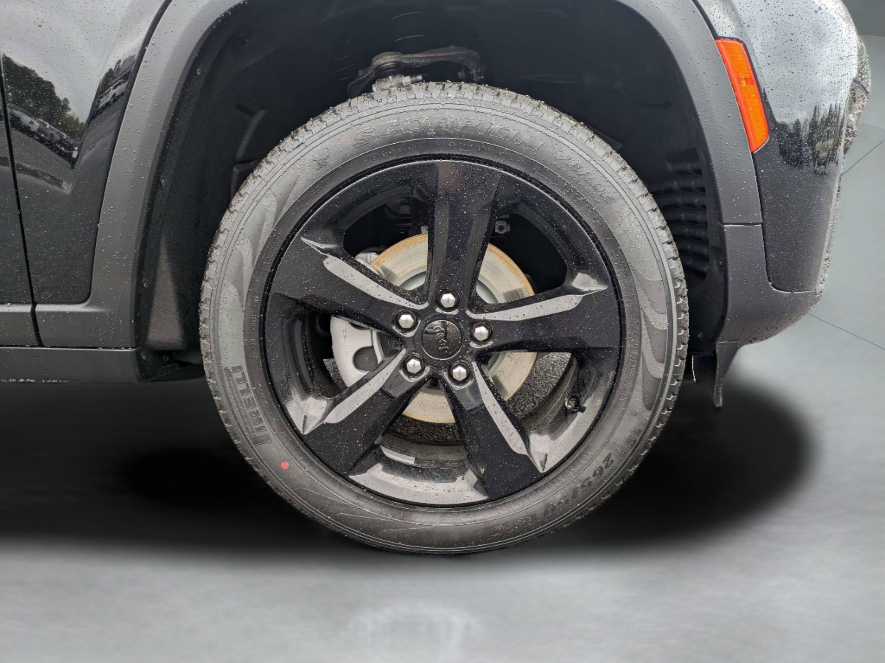 New 2026 Diamond Black Crystal Pearl-Coat Exterior Paint Jeep Limited image 33