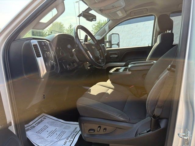 Used 2018 Silver Ice Metallic Chevrolet LT image 12