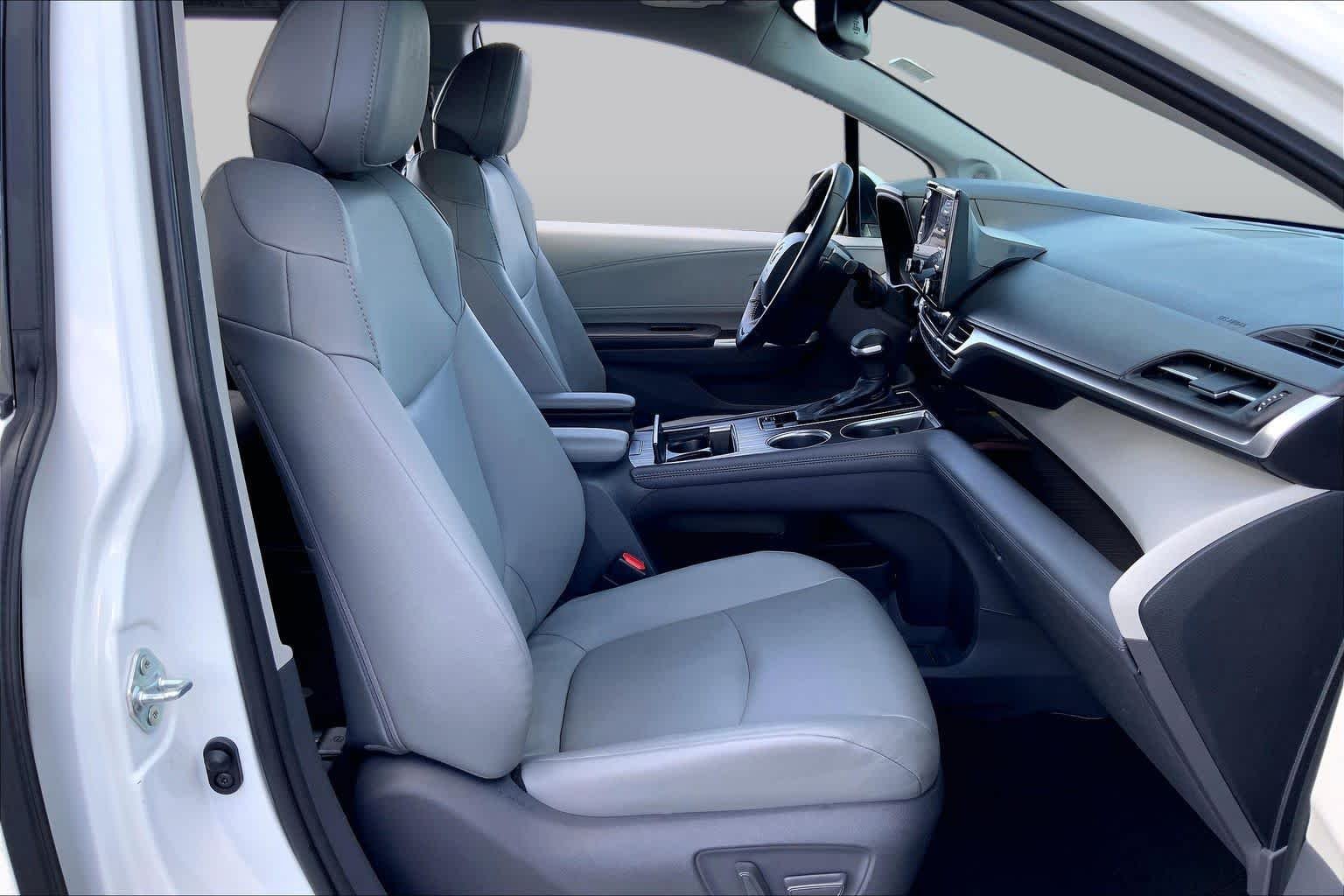 Used 2021 Blizzard Pearl Toyota XLE image 9