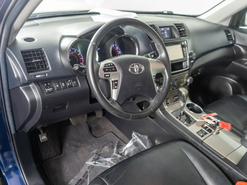 Used 2013 Blue Toyota SE image 14