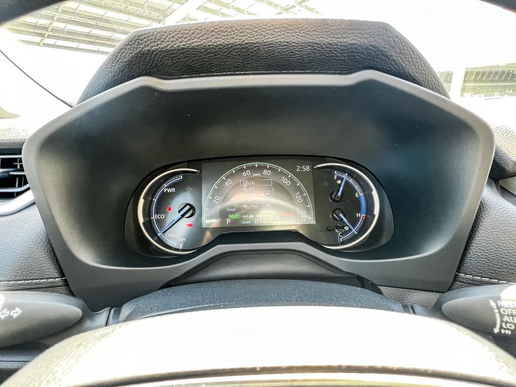 Used 2024 Silver Sky Metallic Toyota XLE Premium image 21
