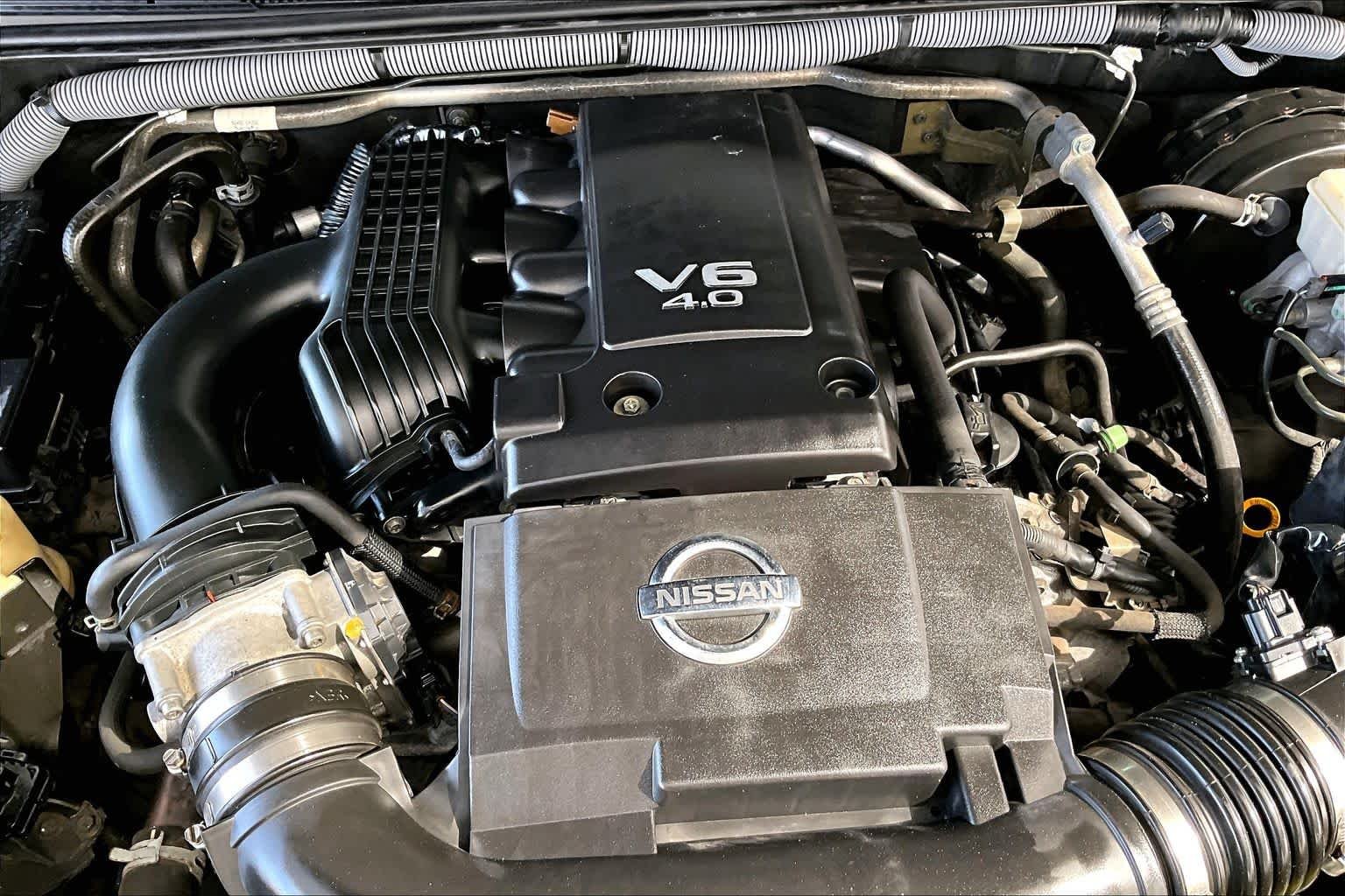 Used 2010 Super Black Nissan SE image 30