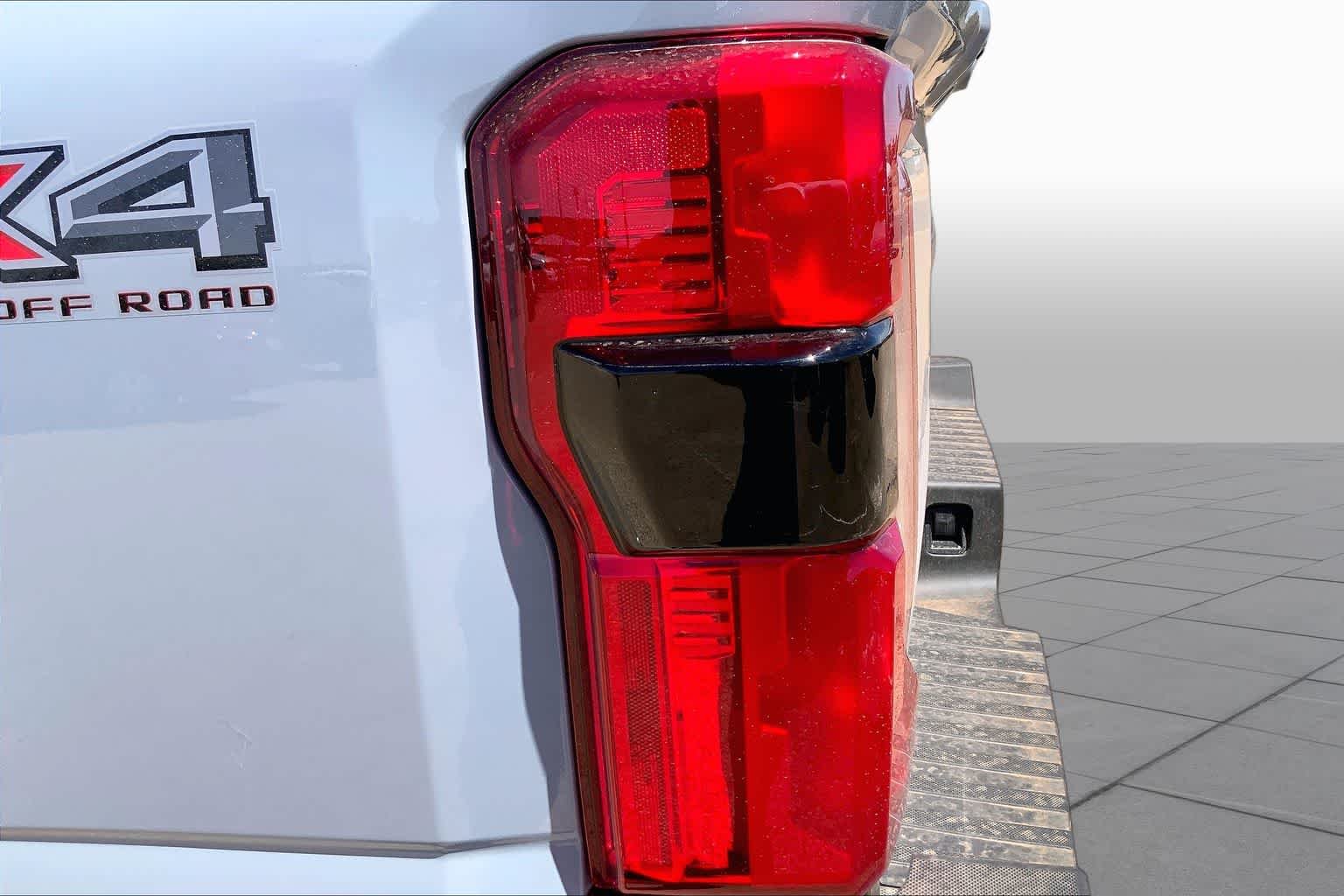 New 2026 Glacier Gray Metallic Tri-Coat Ford F-250® Lariat® image 14