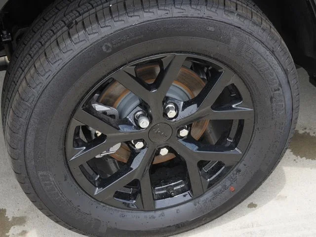 New 2026 Baltic Gray Metallic Clear-Coat Exterior Paint Jeep Altitude image 11