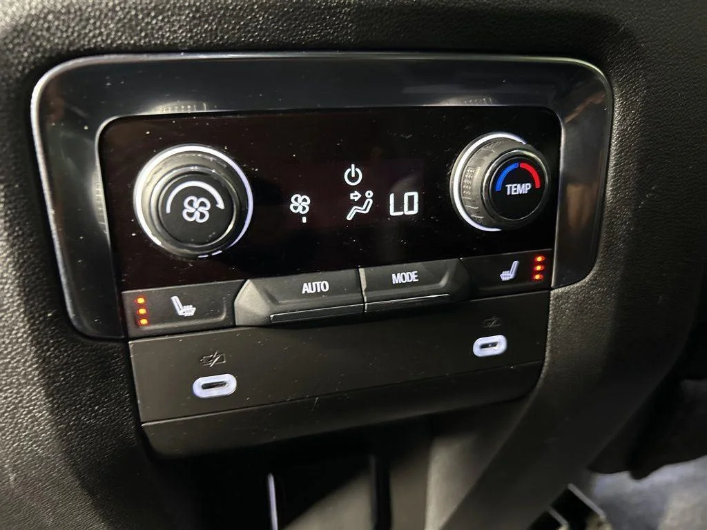 Used 2024 Black Chevrolet Z71 image 35