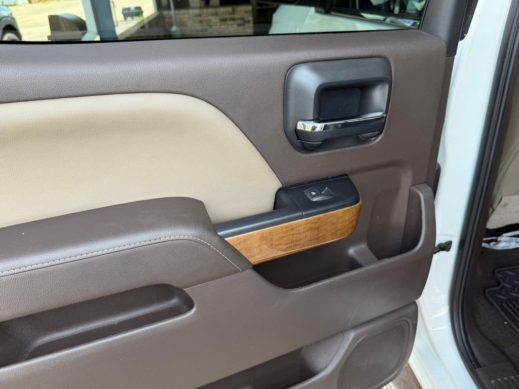 Used 2018 White Chevrolet LTZ image 32