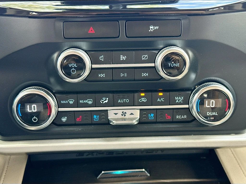 Used 2022 White Ford Limited image 17