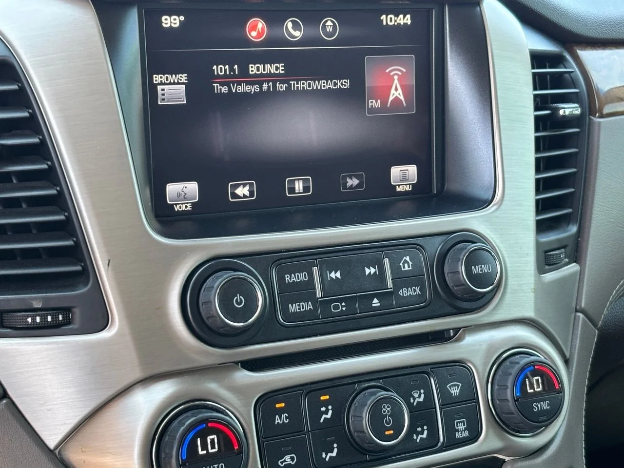 Used 2015 White Diamond Clearcoat GMC Denali image 24