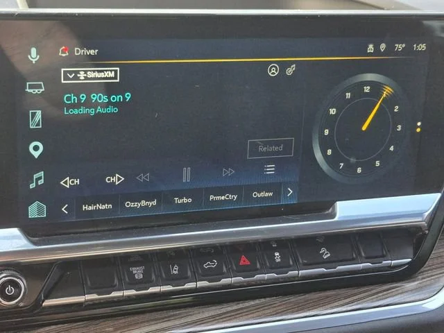 Used 2025 Summit White Chevrolet LT image 27
