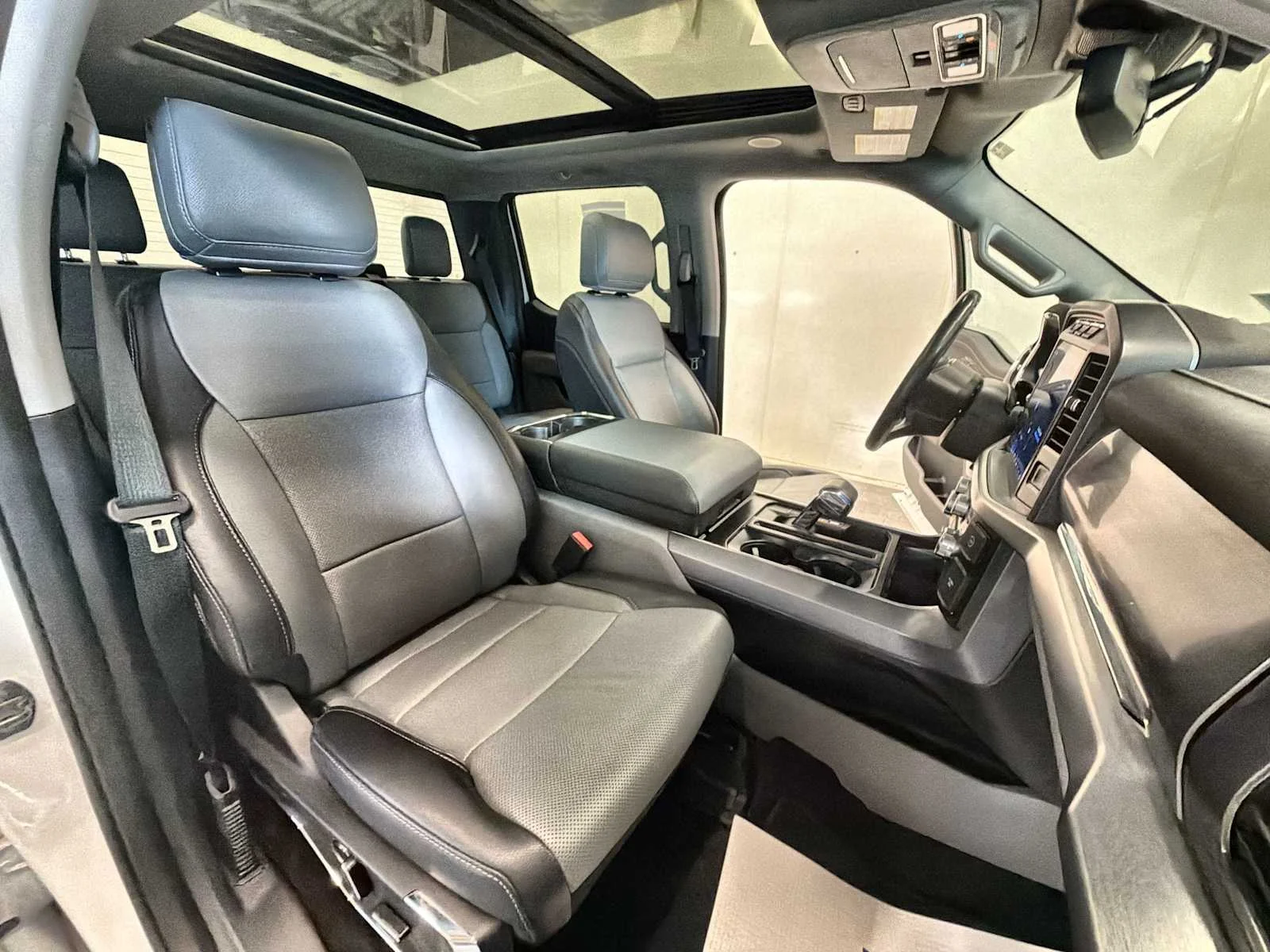 Used 2023 Oxford White Ford LARIAT image 26