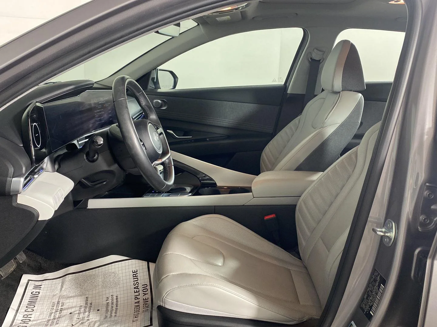 Used 2024 Fluid Metal Hyundai Limited image 13