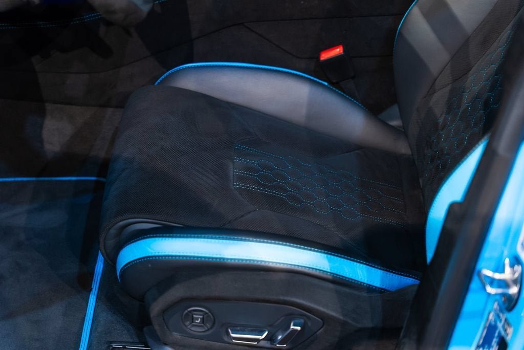 Used 2024 Blu Cepheus Metallic Lamborghini Performante image 14