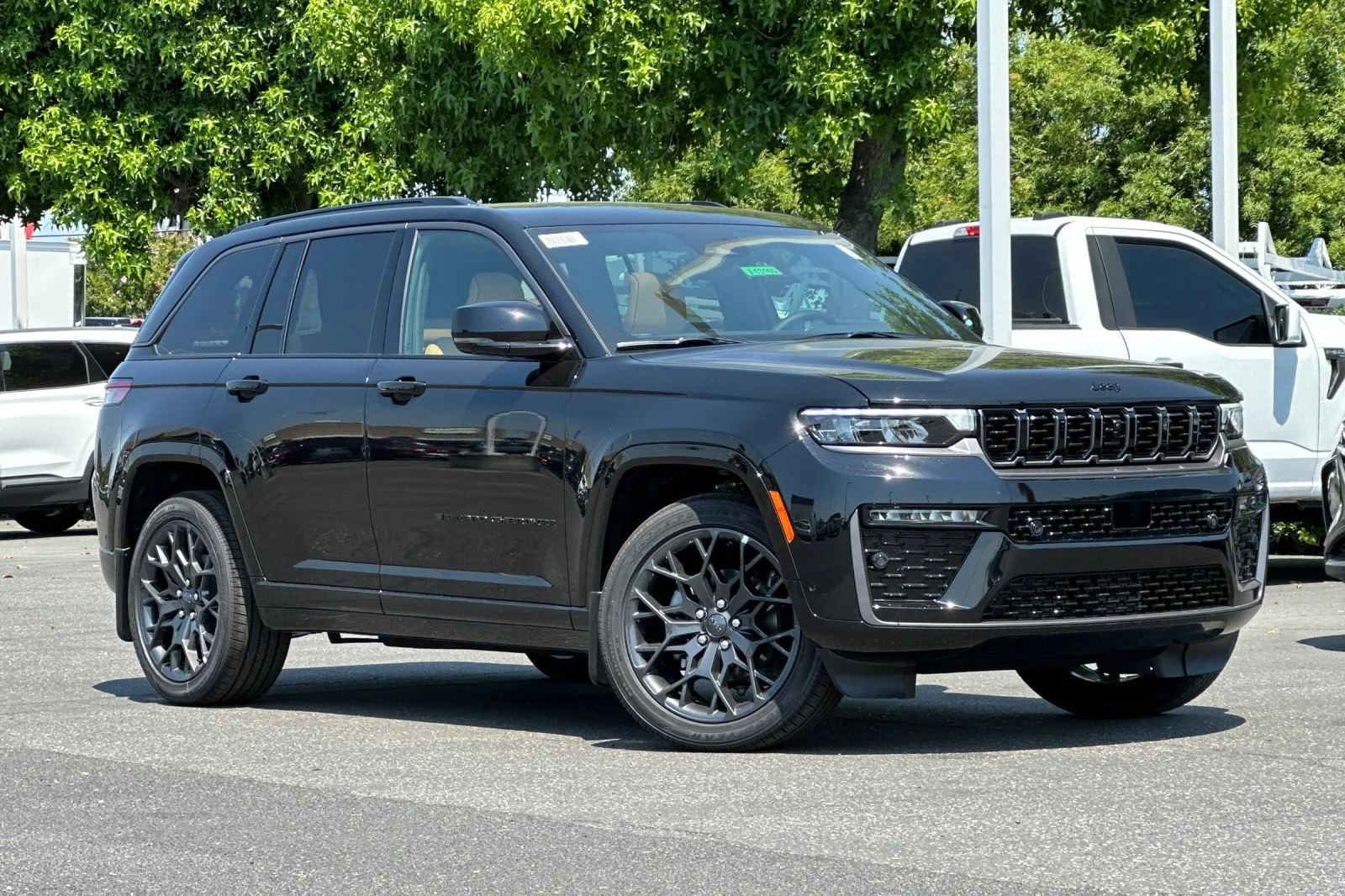 New 2026 Diamond Black Crystal Pearl-Coat Exterior Paint Jeep Summit image 2