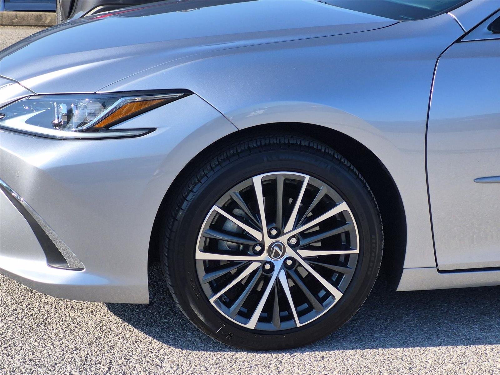 Used 2025 Iridium Lexus ES 350 image 10