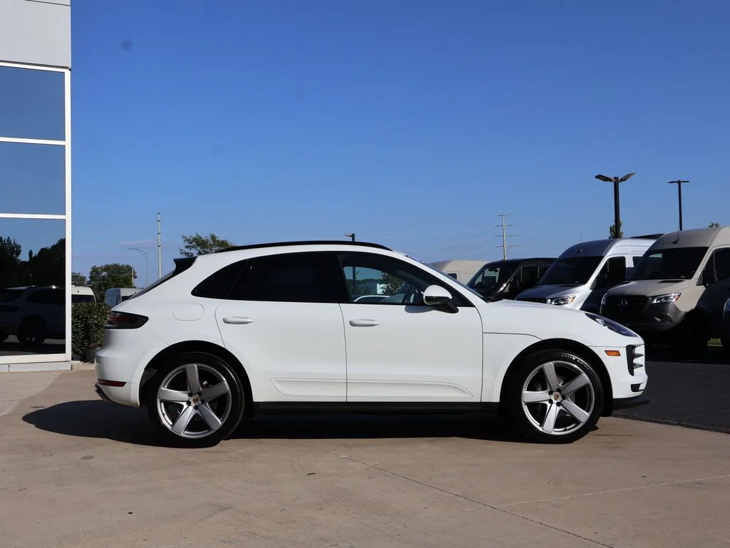 Used 2020  Porsche Base image 4