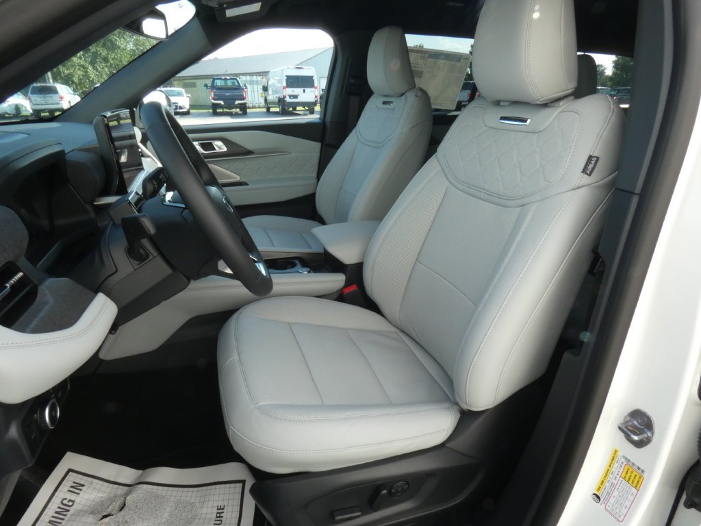 New 2027 Star White Metallic Tri-Coat Ford Platinum™ image 6