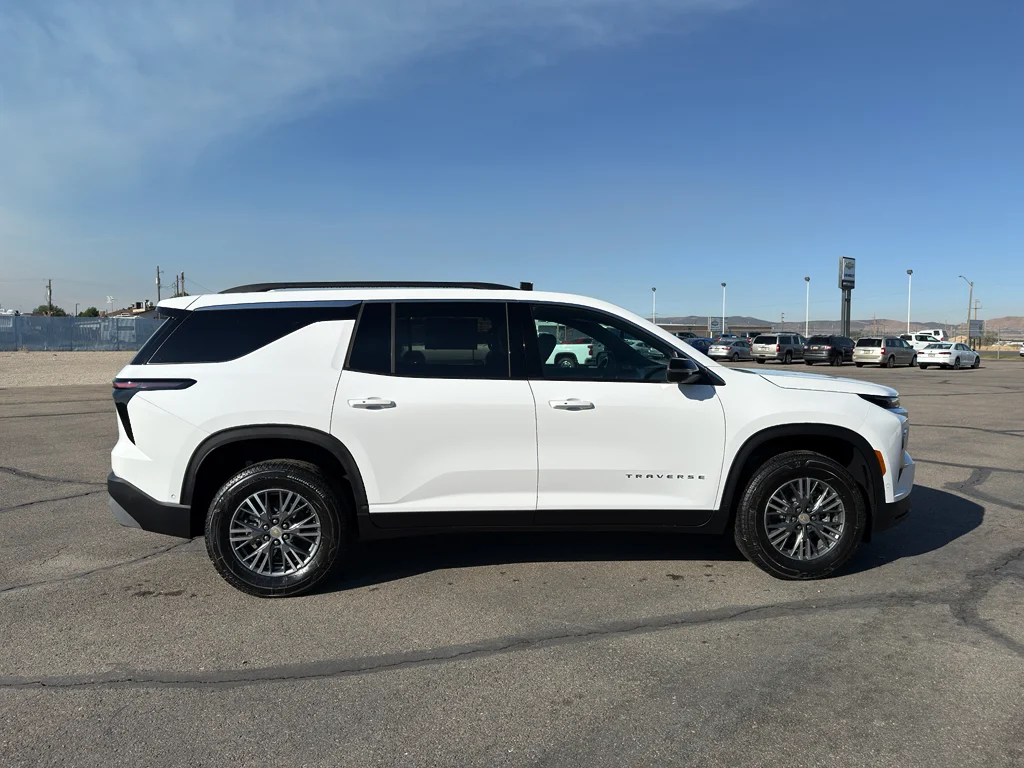 2026 Chevrolet Traverse LT - Photo 6