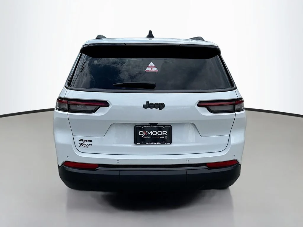 New 2026 Bright White Clearcoat Jeep Laredo Altitude image 5