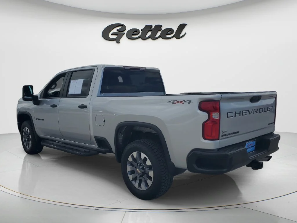 Used 2021 SILVER ICE METALLIC Chevrolet Custom image 7